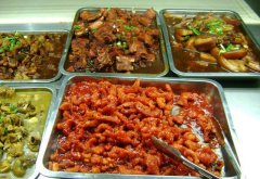 合同食堂严格进货，降低餐费